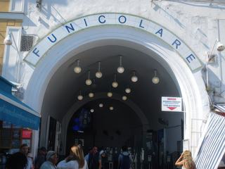 L'île de Capri: le funiculaire.