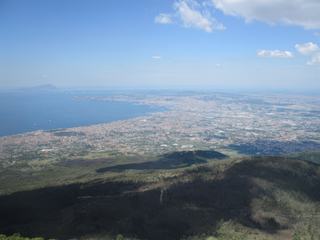 Vue sur Naples depuis le Vésuve.