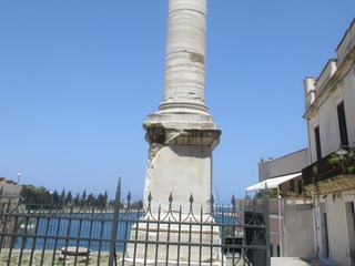 Brindisi: colonne romaine;