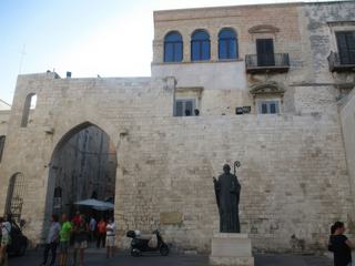 Bari.