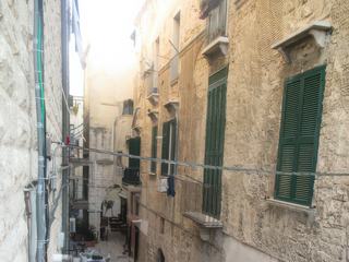 Bari.
