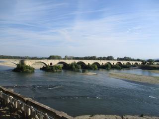 Pont-Saint-Esprit: le pont sur le Rhône.