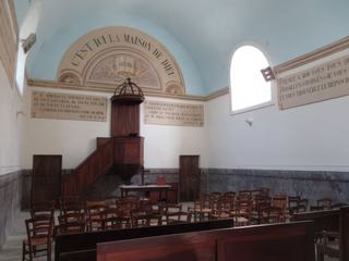 Labastide-de-Virac: l'intérieur du temple.