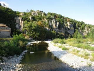 Labeaume: la rivière Baume et ses gorges.