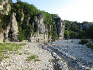 Labeaume: la rivière Baume et ses gorges.