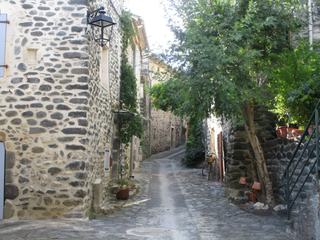 Alba-la-Romaine: hameau de La Roche.