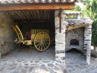 Alba-la-Romaine: hameau de La Roche.