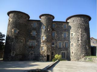 Le Monastier-sur-Gazeille: chateau.