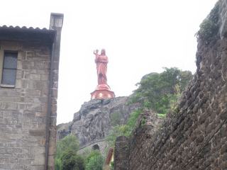 Le Puy-en-Velay: statue Notre-dame-de-France.