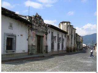 Voici les ruines d'un ancien couvent.