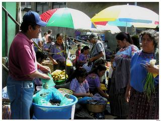 Nous voici sur le marché de Santiago Atitlan.