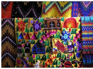 Des couleurs chatoyantes aux motifs complexes.