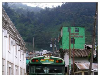 Le bus public qui fait la liaison Xela/Zunil.