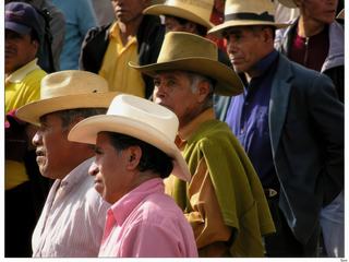 Chapeau sur la tête, à leur regard ça semble sérieux.