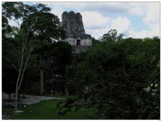 A l’Ouest de la Grande Place, le temple II (temple des Masques ou des Mascarons) est situé face au temple I (temple du Grand Jaguar), mais la symétrie n'est qu'apparente, car les axes des escaliers sont différents. D'une hauteur actuelle de 38 m (sans doute 42 à l'époque), il est dédié à l’épouse de Jasaw Chan K’awiil ("Ah Cacao"), la dame Lachan Unen Mo’. Comme d'autres grands temples de Tikal, le sommet du sanctuaire disposait de trois chambres en enfilade avec des portes soutenues par des linteaux de bois, dont seul celui du milieu était sculpté. Les fouilles n'ont jamais livré de sépulture, on peut considérer l'édifice comme une espèce de cénotaphe. Le portrait de la reine a été sculpté sur le linteau de la porte située au sommet du sanctuaire. L'une des poutres de ce linteau est maintenant à l’American Museum of Natural History de l’État de New York. Le Temple II est accessible grâce à une rampe en bois fixée à la pyramide.