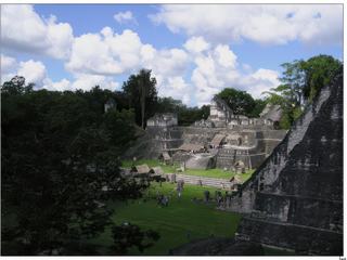 Vue sur l'Acropole Nord.
