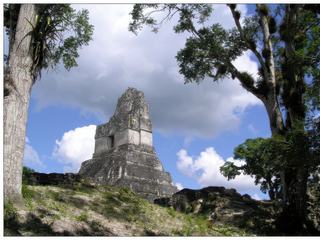 Vue sur le haut du temple I.