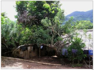 Un village maya sur le bord de la route, en quittant le site de Quirigua.