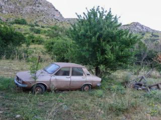 Environs de San Giuseppe Jato (c'est pas une Renault 12, çà?).
