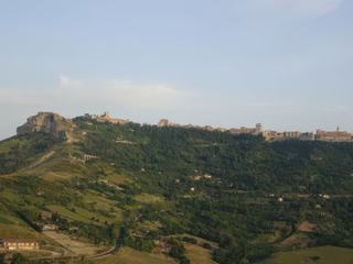 Enna, au loin, depuis Calascibetta.
