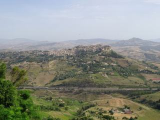 Enna: vue sur Calascibetta.