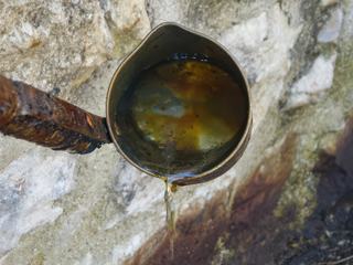 Blufi: source d'huile minérale (c'est pas de l'eau, c'est bien de l'huile!)).