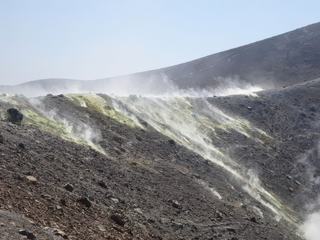 Vulcano - fumerolles de soufre (de grâce, ne respirez pas ce poison).
