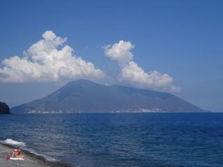 Vue sur Salina depuis Acquacalda.