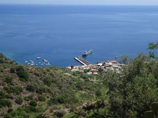 Port de Rinella, en contrebas de Leni.