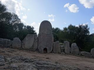 Tomba dei Giganti di Coddu Vecchiu.