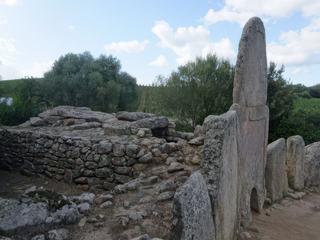 Tomba dei Giganti di Coddu Vecchiu.