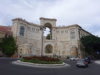 Cagliari: Porta de due Leoni.