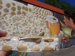 Tonara: nougat, fresque et mes deux gros doigts...