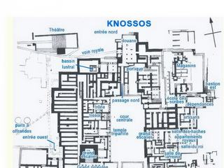 Knossos est la plus ancienne cité de Grèce et le plus grand palais minoen connus à ce jour. L'arrivée se fait par l'entrée ouest.