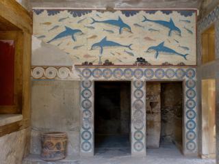Mégaron de la reine avec sa magnifique fresque de dauphins, l'original est au Musée archélogique d'Héraklion.