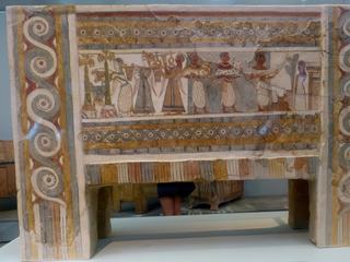 Sarcophage polychrome, découvert dans un cimetière près d’Aghia Triada.