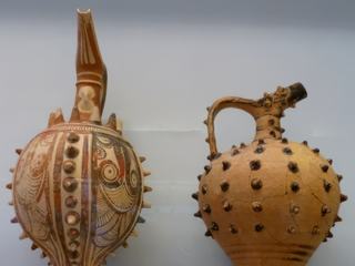 Deux aiguières trouvées à Katsambas (1400-1350 av. J.-C.).