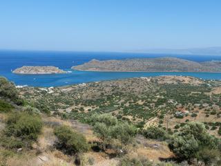 Vue sur l'île (à gauche) depuis le route.