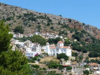 Le village de Kritsa perché à flanc de colline,