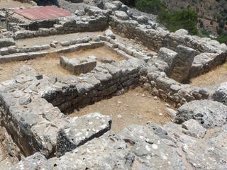 Vue sur l'hestiatorion; il s'agit de bâtiments où se tenaient les banquets publics.