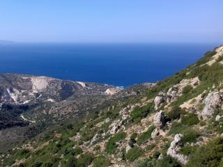 Nous reprenons la route qui longe la mer, c'est superbe.
