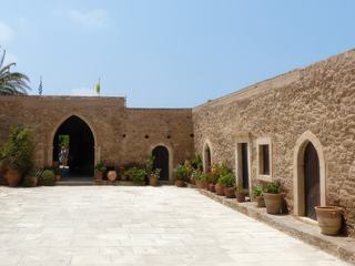 Une autre entrée du monastère de Toplou.