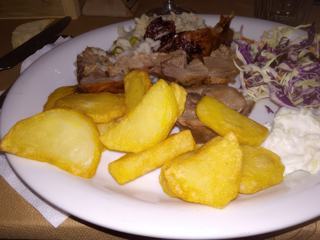 Agneau rôti à la broche.