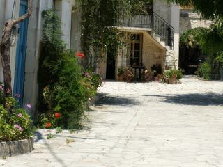 Le petit village d'Agii Deka.