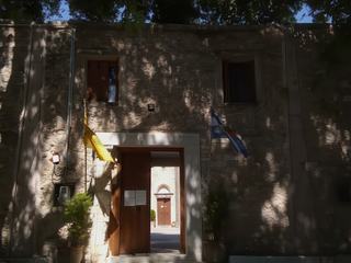 L'entrée du monastère de Vrondissi.