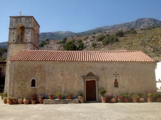 L'église à deux nefs (dédiées à saint Antoine et à saint Thomas).