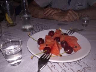 Et comme souvent, fruits et raki offerts par la maison. Une petite balade digestive s'impose.