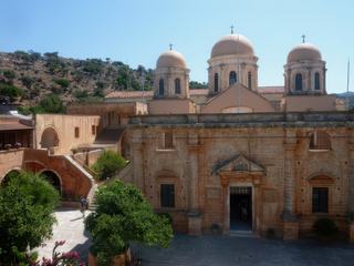 Vue sur l'église depuis la terrasse du clocher.