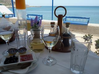 Pause déjeuner très agréable au bord de la mer, à Kissamos.