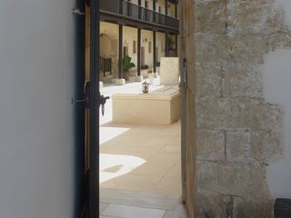 Repassons la porte...